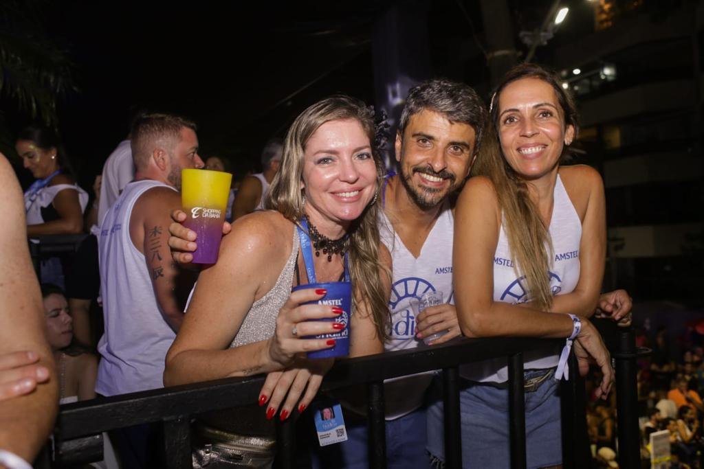 Personalidades marcam presença na noite de sexta-feira no Camarote Ondina